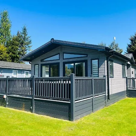 The Waterhole Lodge With Hot Tub Barmby on the Moor Room photo