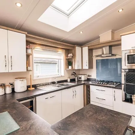 The Waterhole Lodge With Hot Tub Barmby on the Moor Room photo
