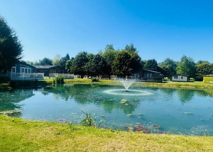 The Waterhole Lodge With Hot Tub