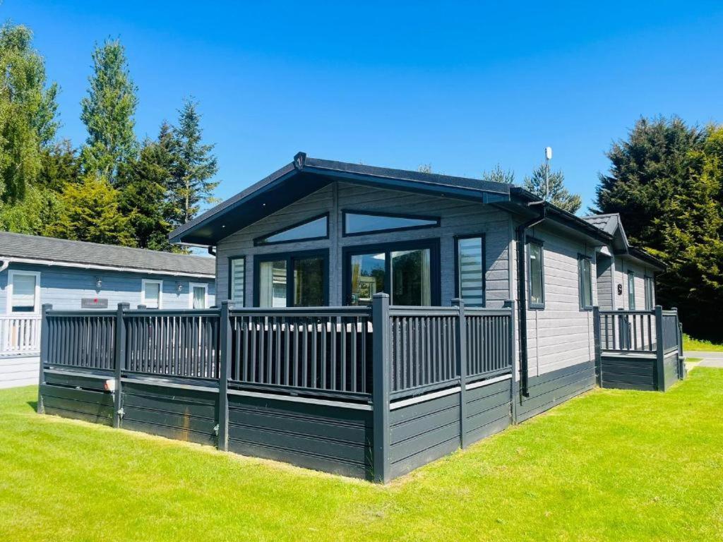 Lodge The Waterhole With Hot Tub Barmby on the Moor